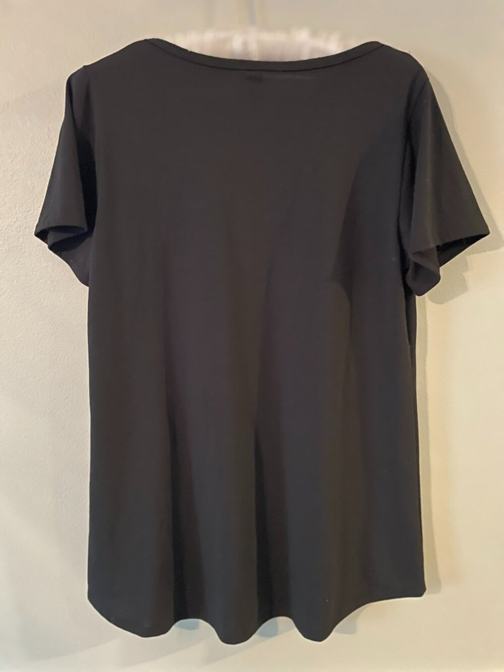 LuLaRoe Black Short Sleeved Shirt Size Medium Soft and Longer in Back - Picture 3 of 5